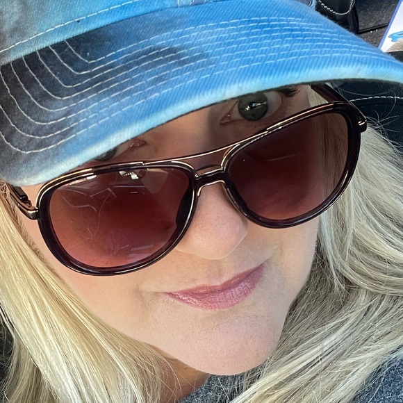 Meet your Posher, Lizzy - Picture 1 of 1